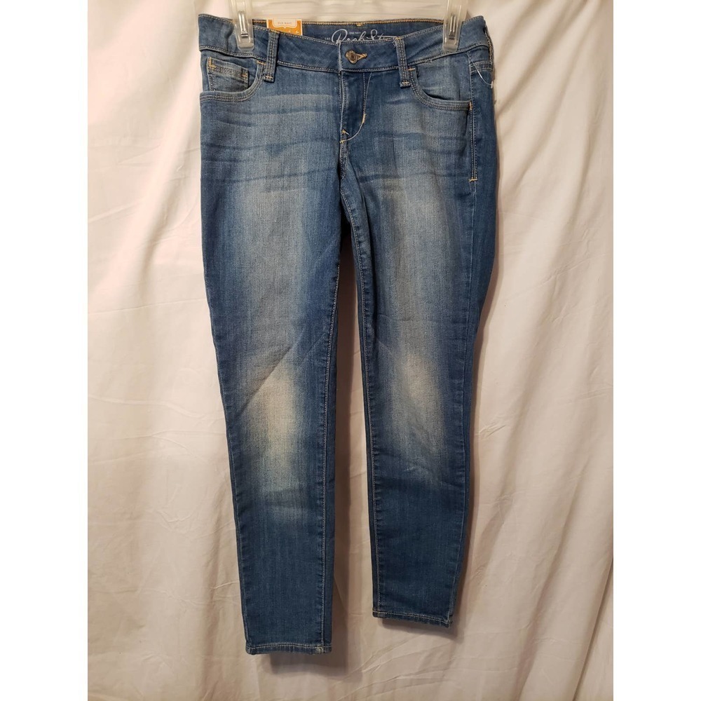 Old Navy NWT size 4 Rock Star super skinny lower rise jeans.